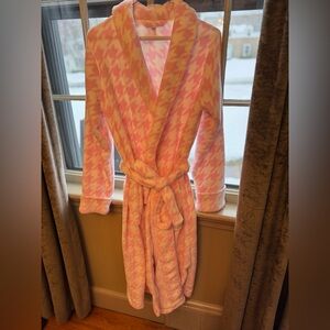 Cozy Pink Houndstooth Women's Robe